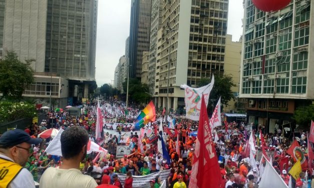 Dia de Luta pela Soberania Nacional leva milhares ao centro do Rio