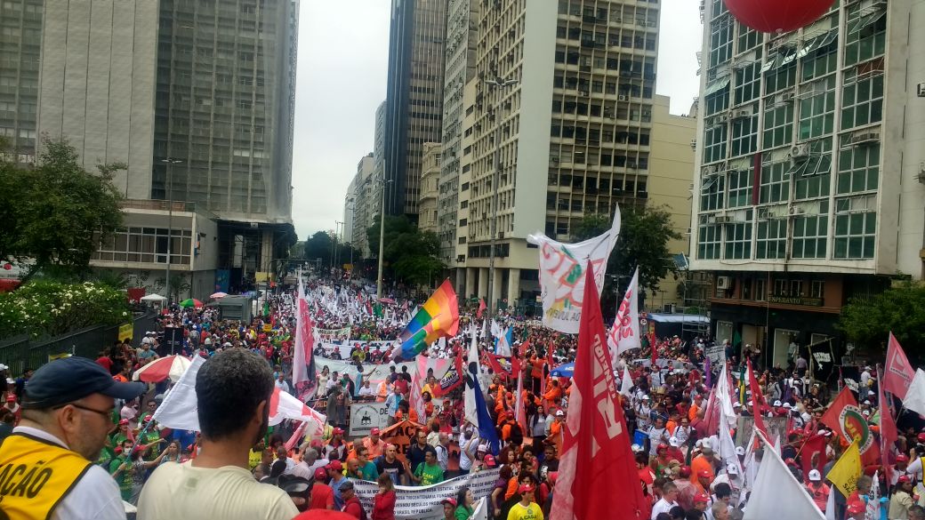 Dia de Luta pela Soberania Nacional leva milhares ao centro do Rio