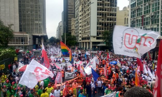 Dia de Luta pela Soberania Nacional leva milhares ao centro do Rio