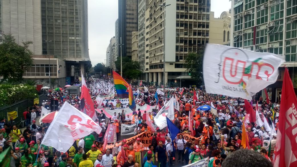 Dia de Luta pela Soberania Nacional leva milhares ao centro do Rio