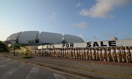 Performance critica privatizações