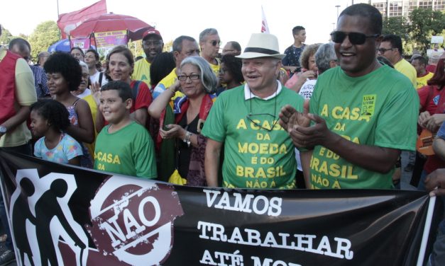 Moedeiros presentes no 1º de Maio na praça XV