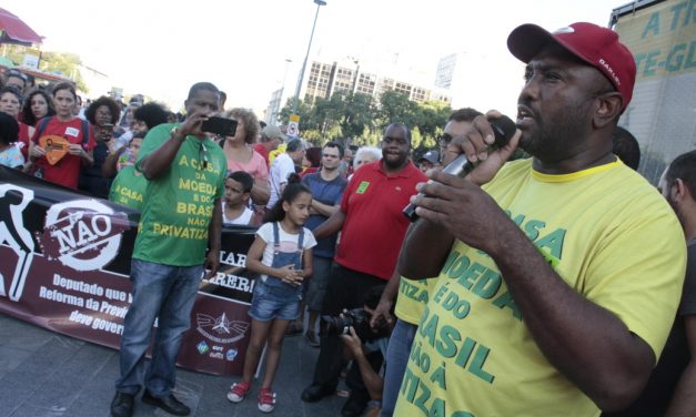 Moedeiros presentes no 1º de Maio na praça XV