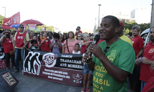 Moedeiros presentes no 1º de Maio na praça XV